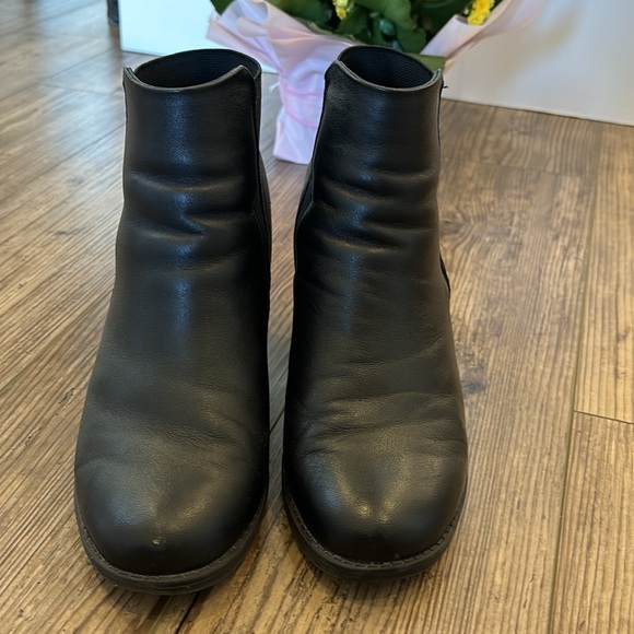 Softmoc Faux Leather Block Heel Booties - Picture 5 of 9